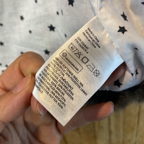 H&M Grey Faux Fur Vest with Star Lining - Toddler/Youth Size 18m - 2y - Picture 6 of 7